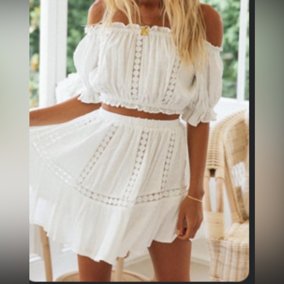 Dresses & Skirts - Elegant White Off-Shoulder Skirt